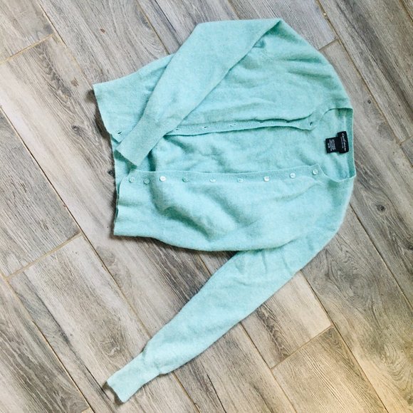 LORD & TAYLOR Cashmere Cardigan - Picture 1 of 3